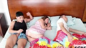 xxn سكس اخوات مترجم نيك اخت من كسها البارز